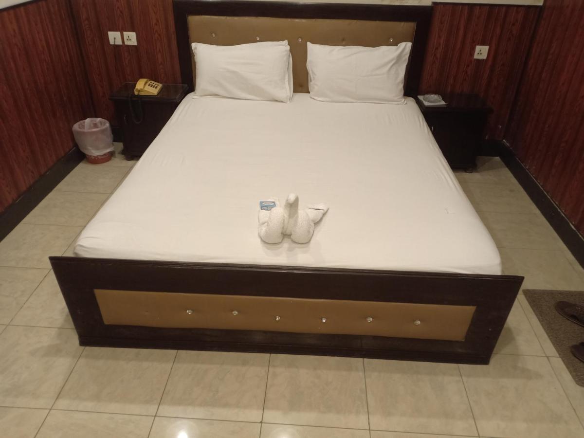Hotel New Madina Faysalabad Dış mekan fotoğraf